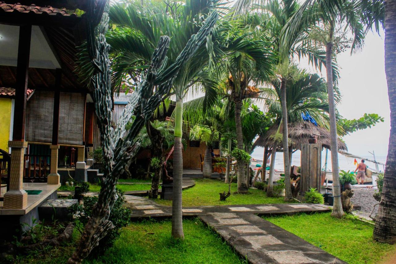 Coconut Beach Bungalows & Warung 2 Амед Экстерьер фото
