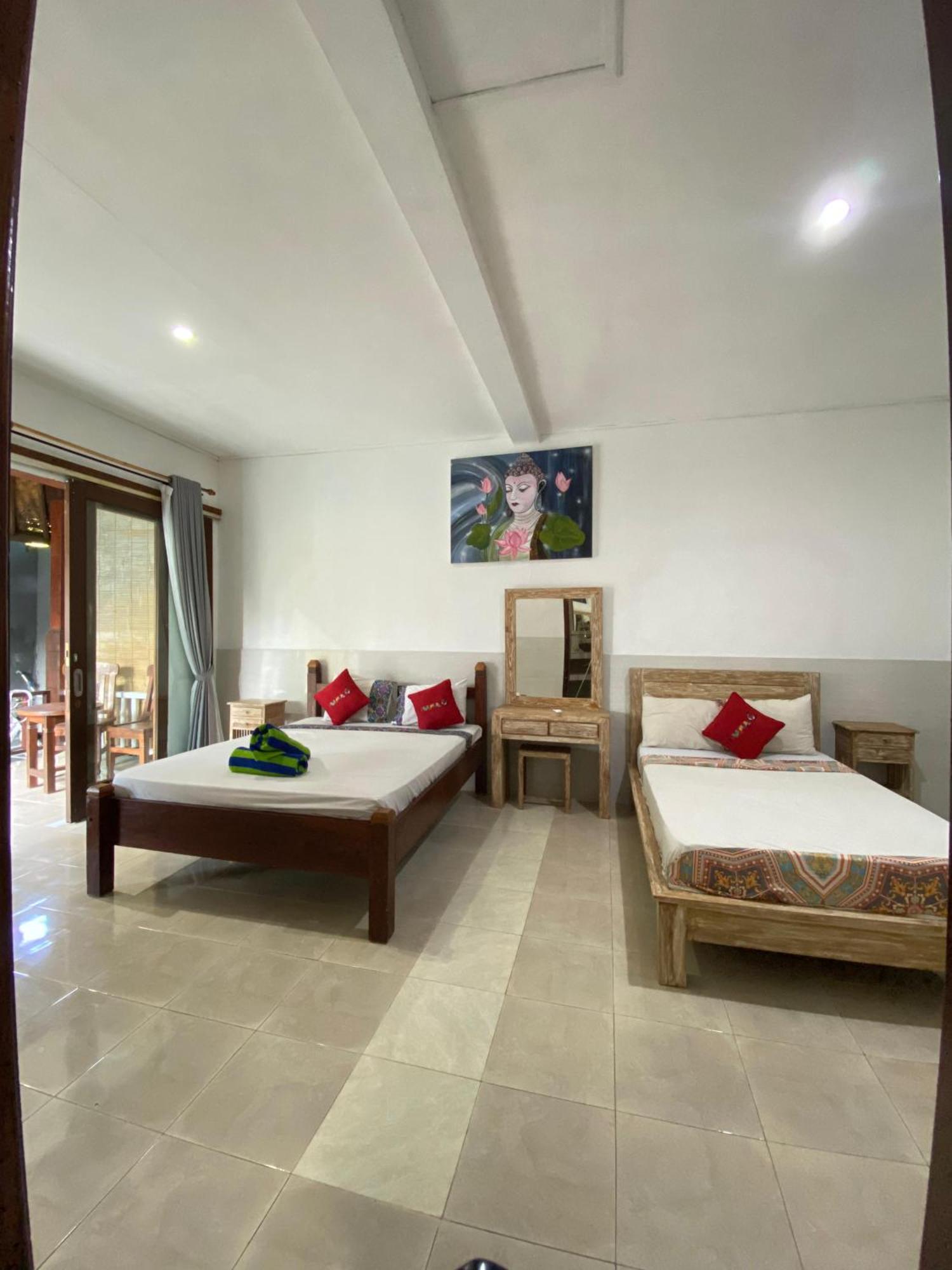 Coconut Beach Bungalows & Warung 2 Амед Экстерьер фото