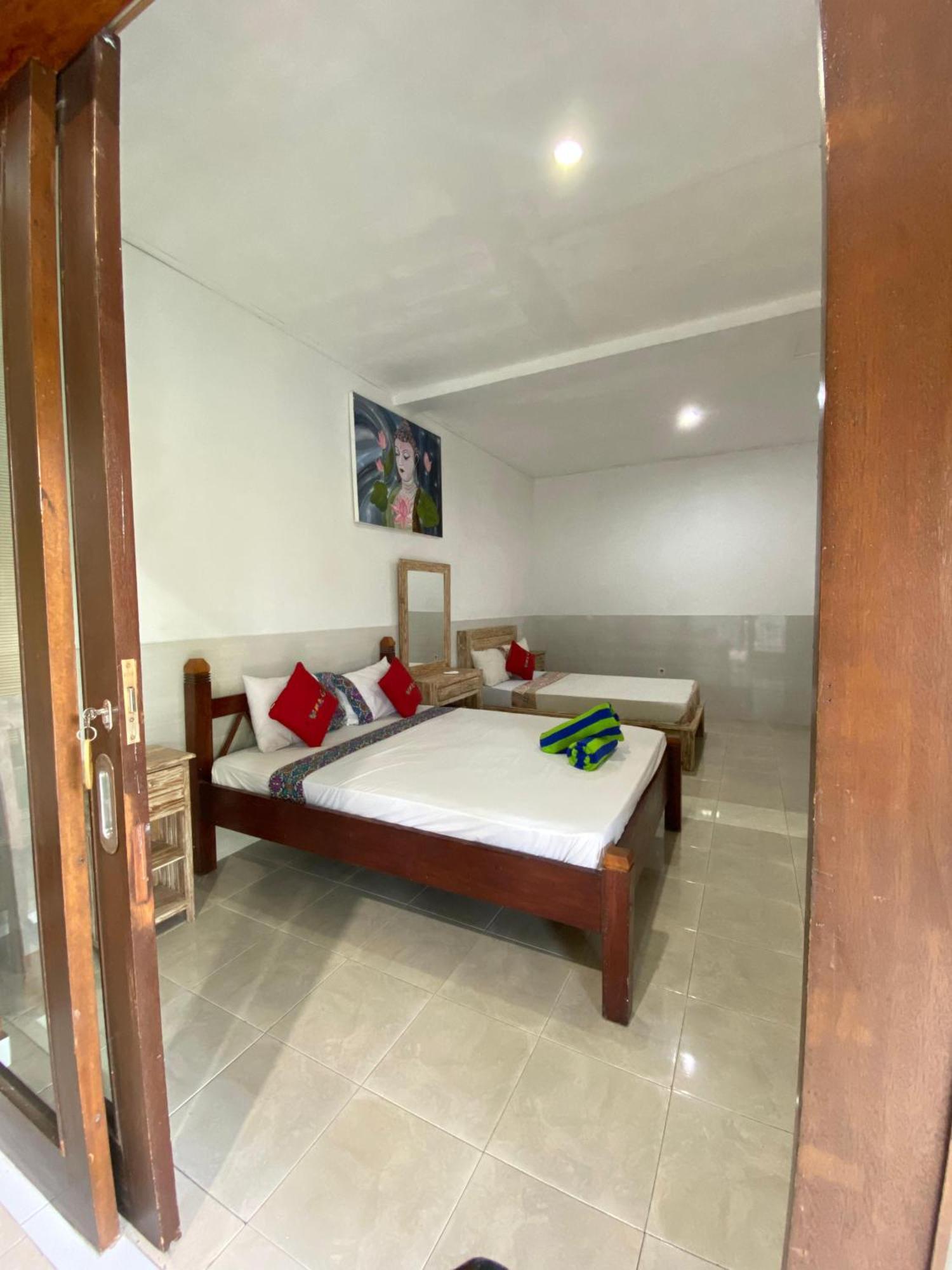Coconut Beach Bungalows & Warung 2 Амед Экстерьер фото
