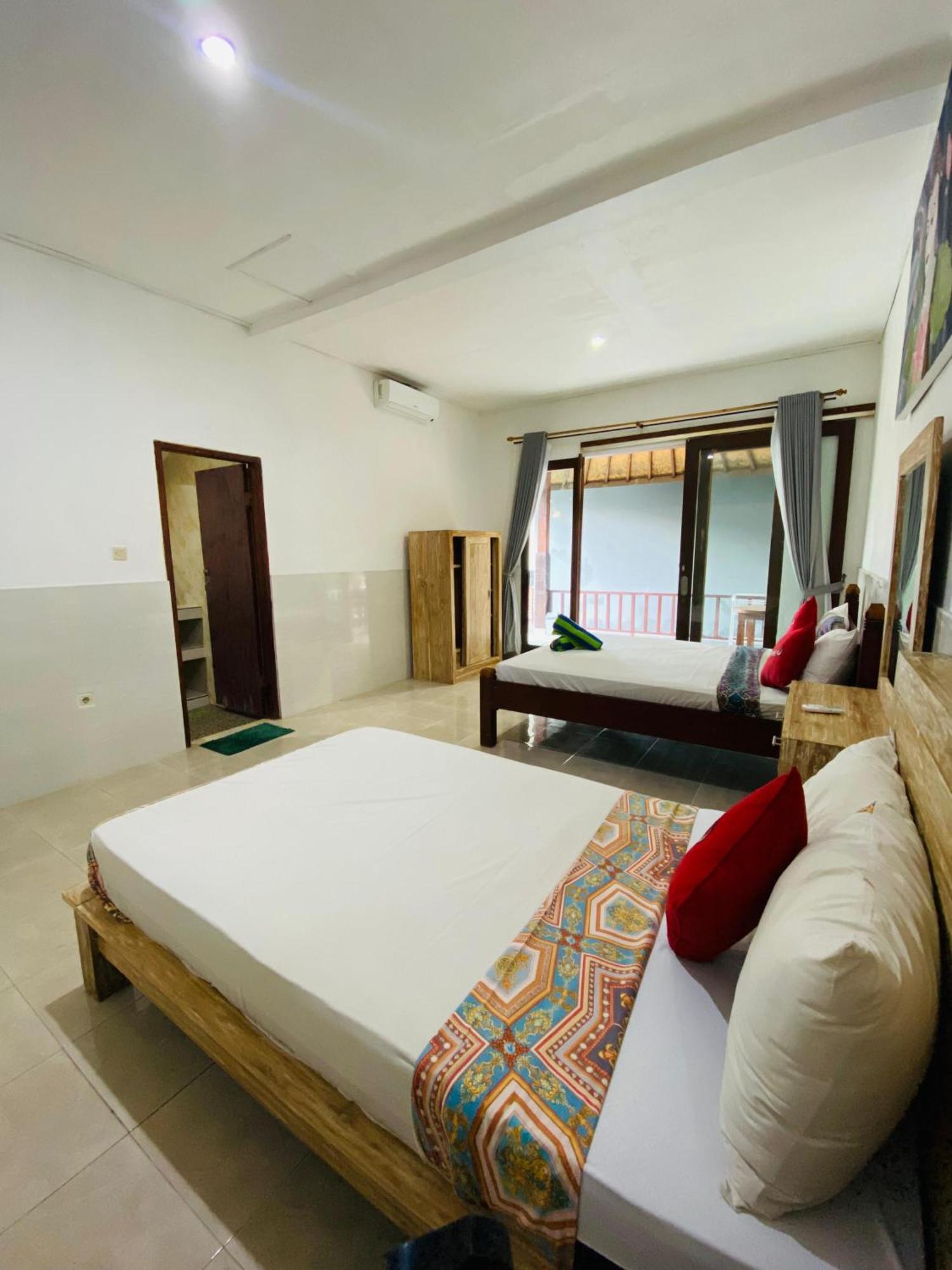 Coconut Beach Bungalows & Warung 2 Амед Экстерьер фото