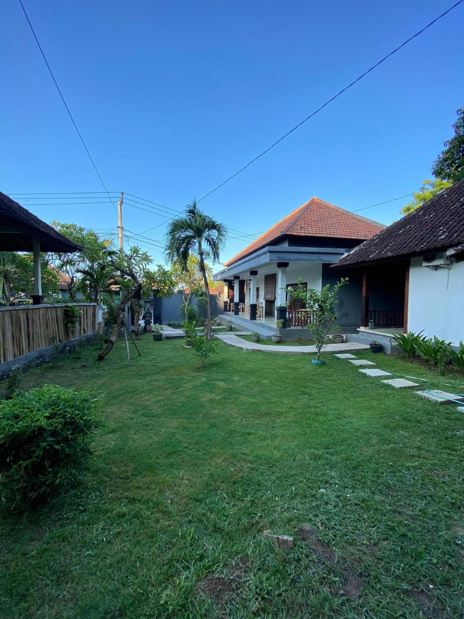 Coconut Beach Bungalows & Warung 2 Амед Экстерьер фото